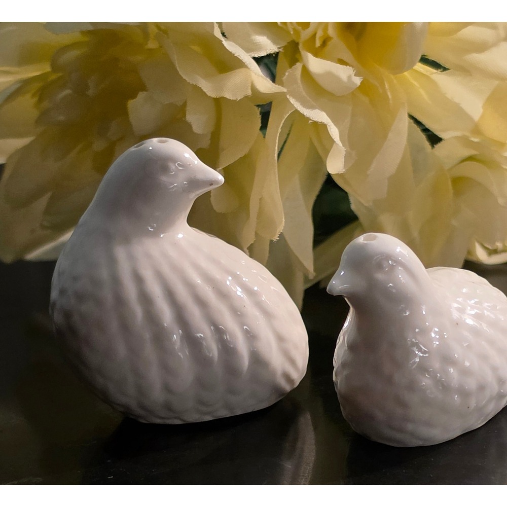 Vintage Mid-Century White Ceramic Quail Salt & Pepper Shakers - Made in Japan